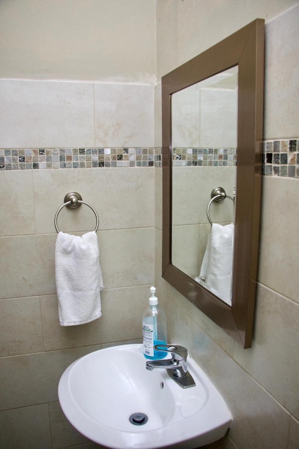 Comfort Homes Кингстон Экстерьер фото